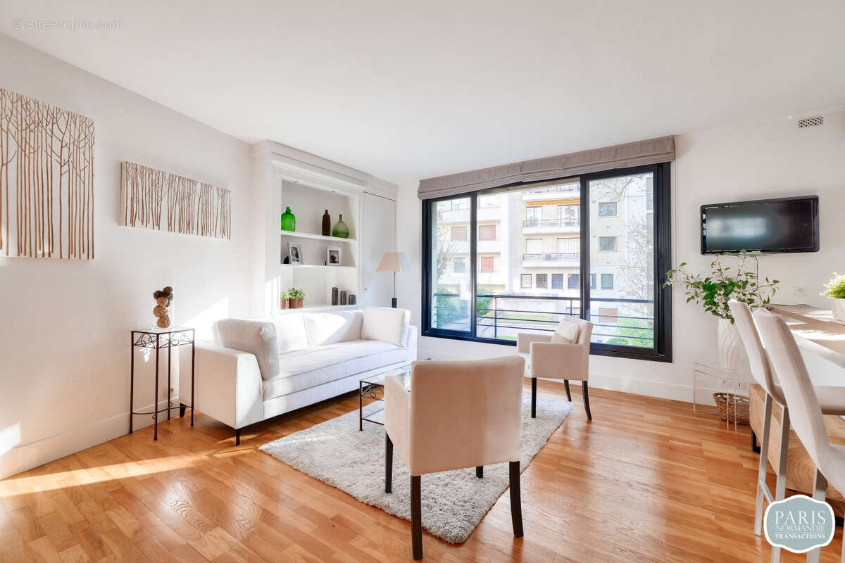 Appartement à PARIS-16E