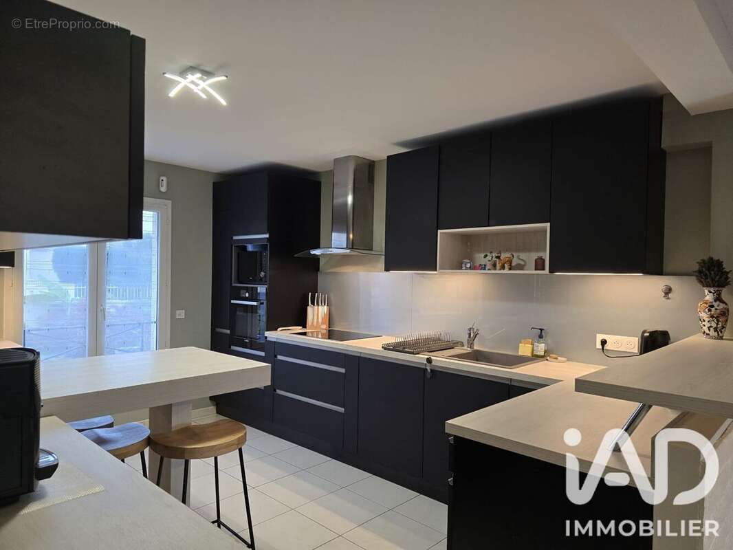 Maison 215 m² à Grisy-Suisnes  - photo 3