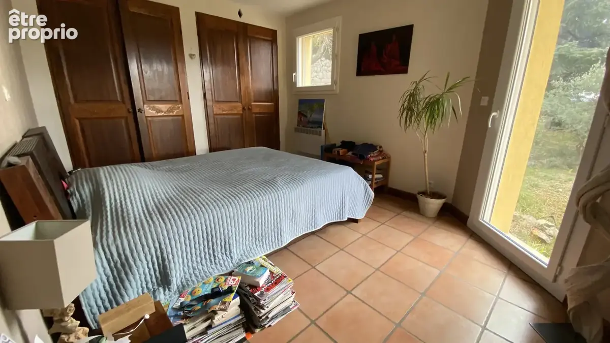 Superbe maison de 150 m2, T5/6, sur un terrain arboré de 4 200 m2 avec dépendance en pierre, piscine et garage - photo 11
