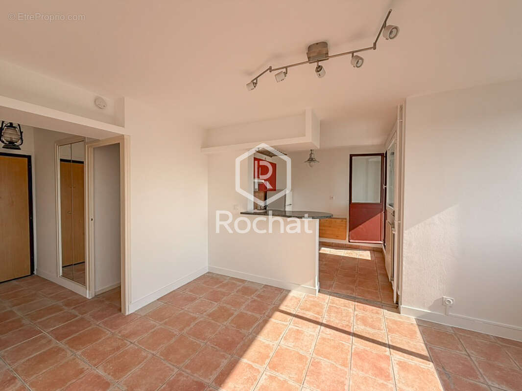 Lyon 3   part-dieu - appartement rénové de 40,64m2 hab. avec balcon   garage fermé + cave - photo 11
