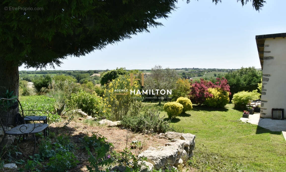 Propriete de campagne avec pigeonnier renove, piscine + poolhouse et dependances - photo 16