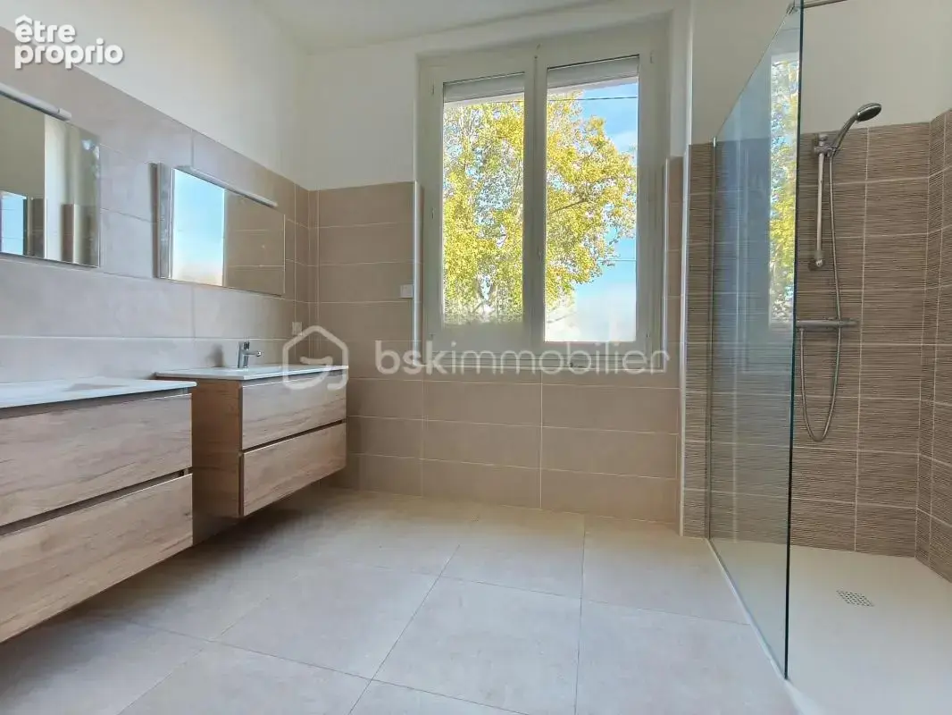 Maison individuelle, en ville, avec garage et jardinet. Trois chambres - photo 12