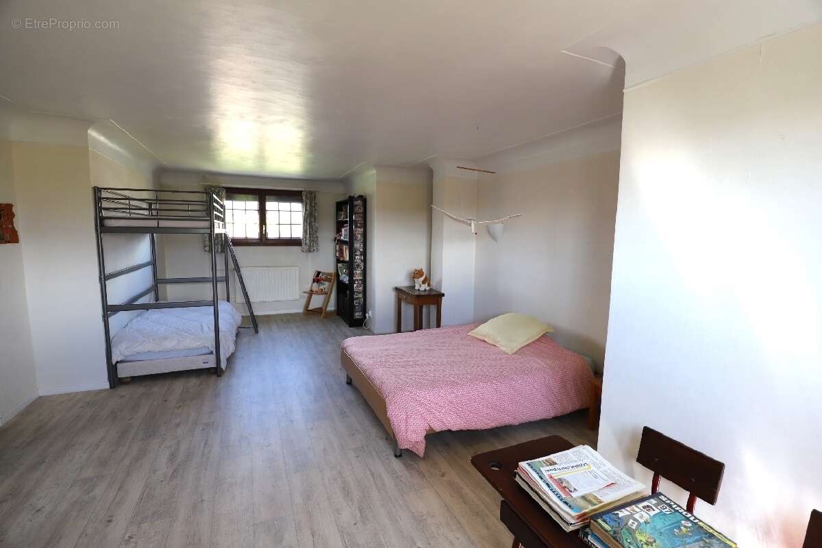 Maison à VILLENEUVE-LE-COMTE