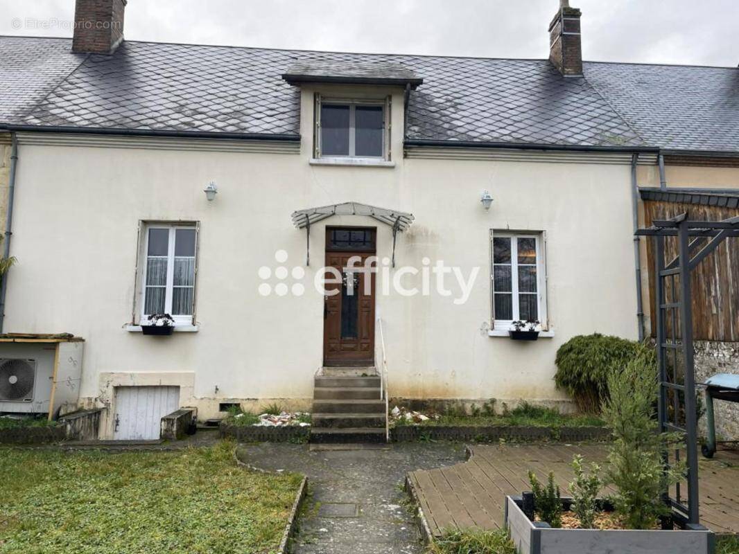 Maison à SAINT-ULPHACE