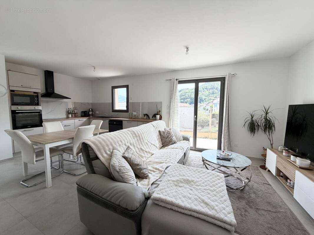 Appartement 63 m² à Renage  - photo 2