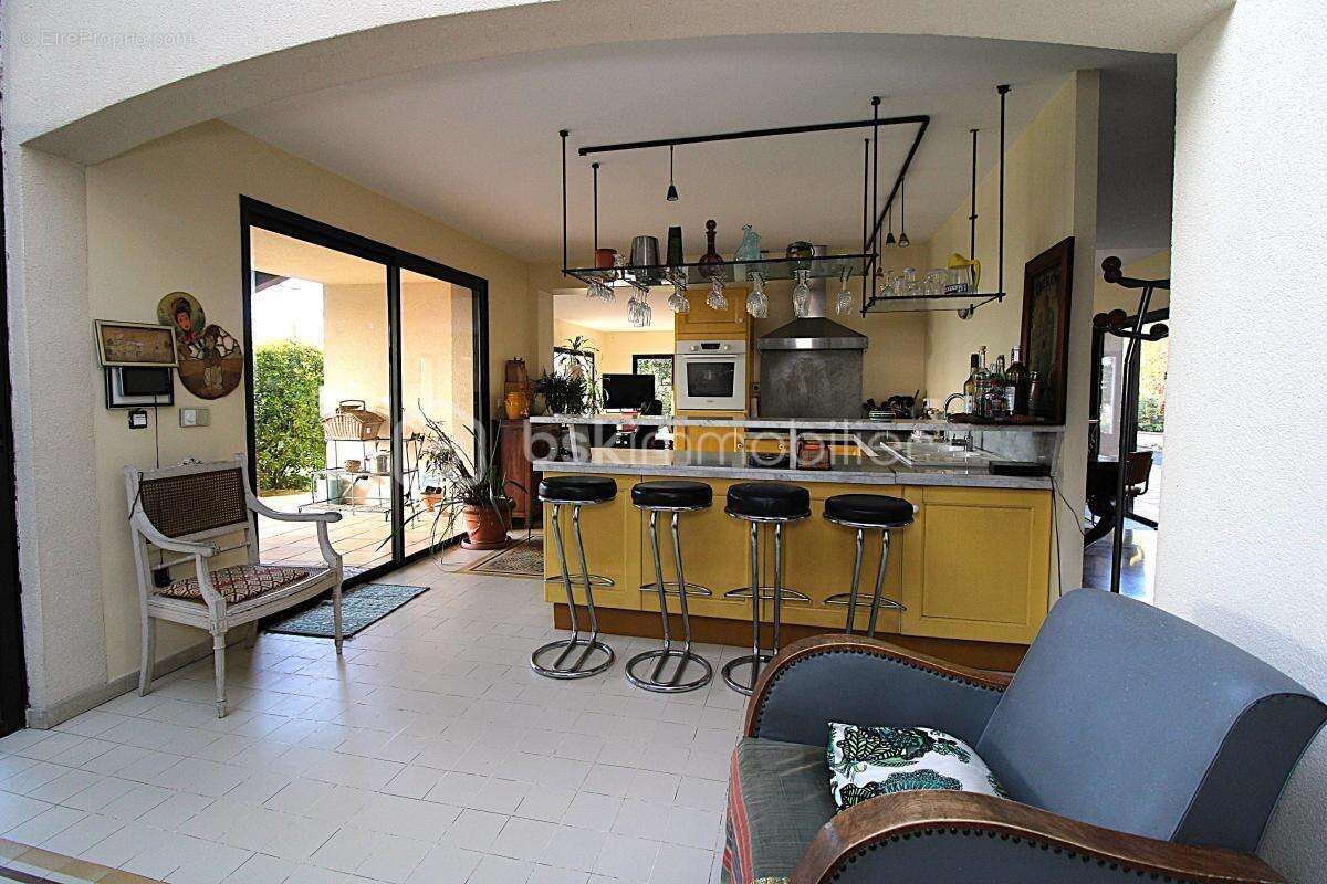 Superbe maison d'architecte sur une parcelle de 4000 m² - photo 3