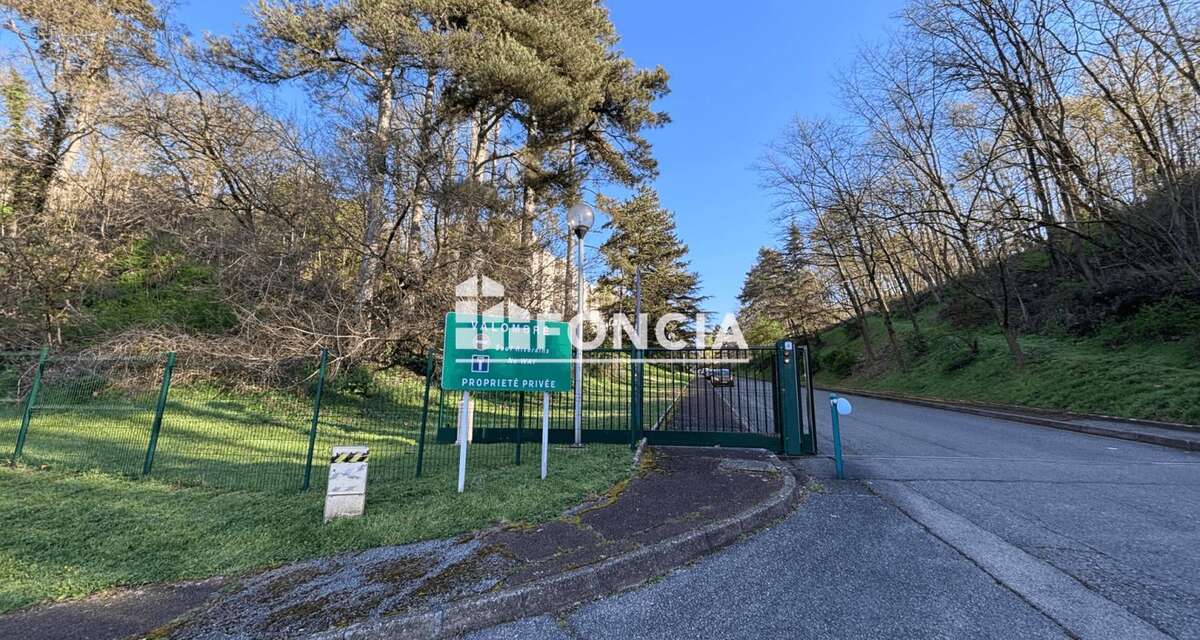 Parking à CALUIRE-ET-CUIRE
