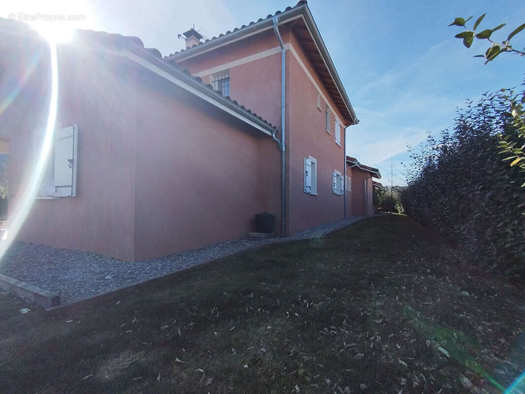 Maison à LARAGNE-MONTEGLIN