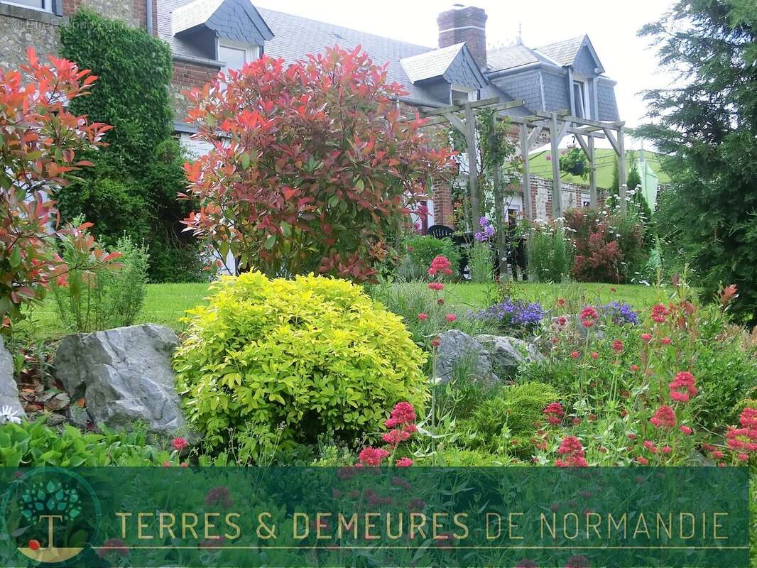 Maison à PONT-L&#039;EVEQUE