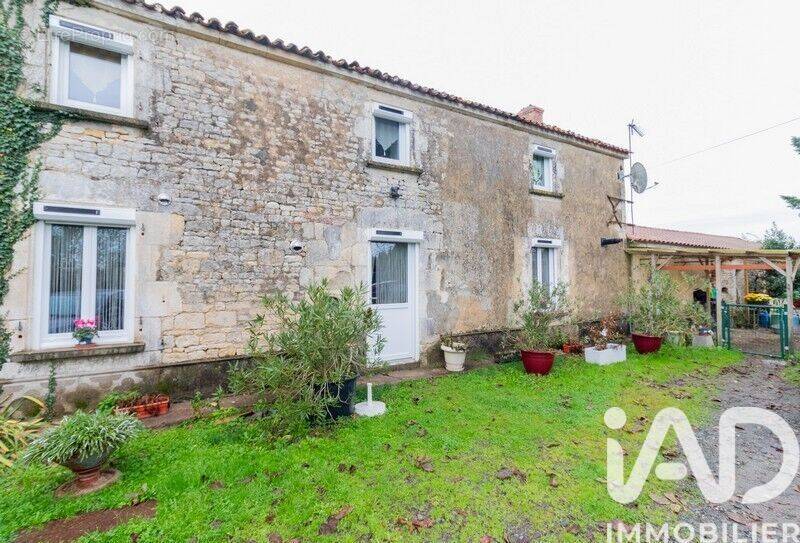 Photo 1 - Maison à MOUZEUIL-SAINT-MARTIN