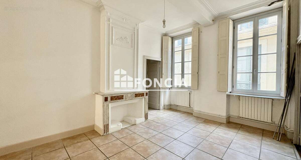 Nîmes Écusson – Bel appartement T3 de 110 m² aux beaux volumes dans immeuble de caractère - photo 4