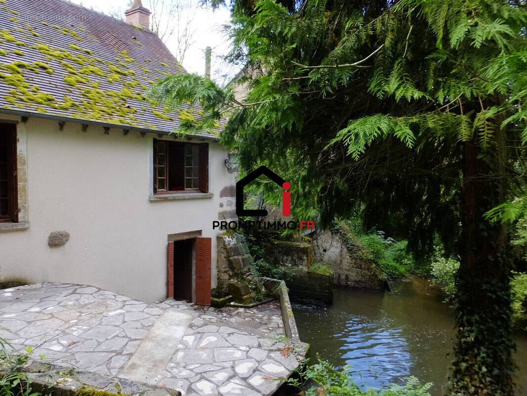 Maison à SAINT-BONNET-TRONCAIS