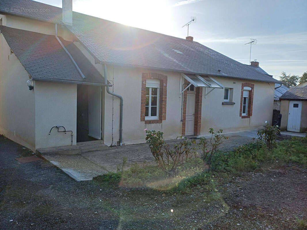 Maison à GREZ-EN-BOUERE