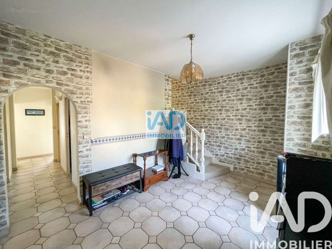 Maison 114 m² à Montlhery  - photo 2