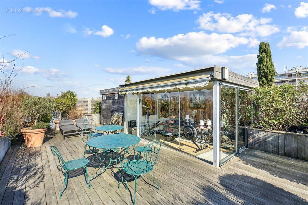 Appartement à PARIS-16E