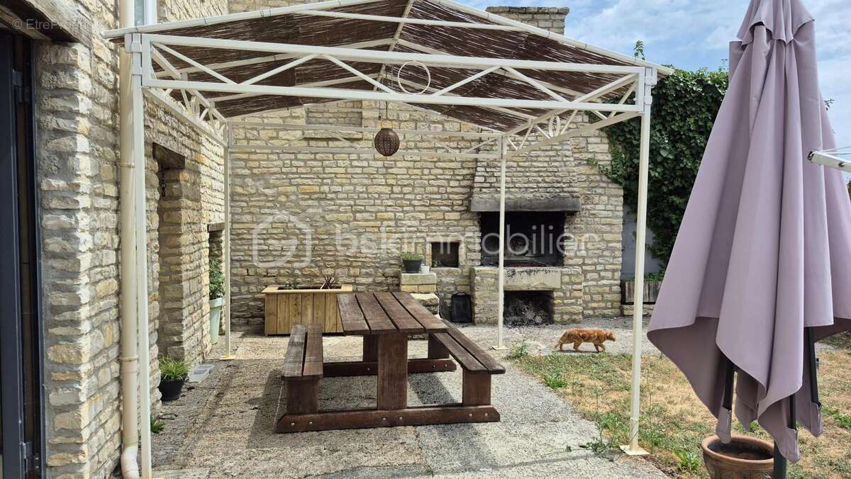 Maison à MAUZE-SUR-LE-MIGNON