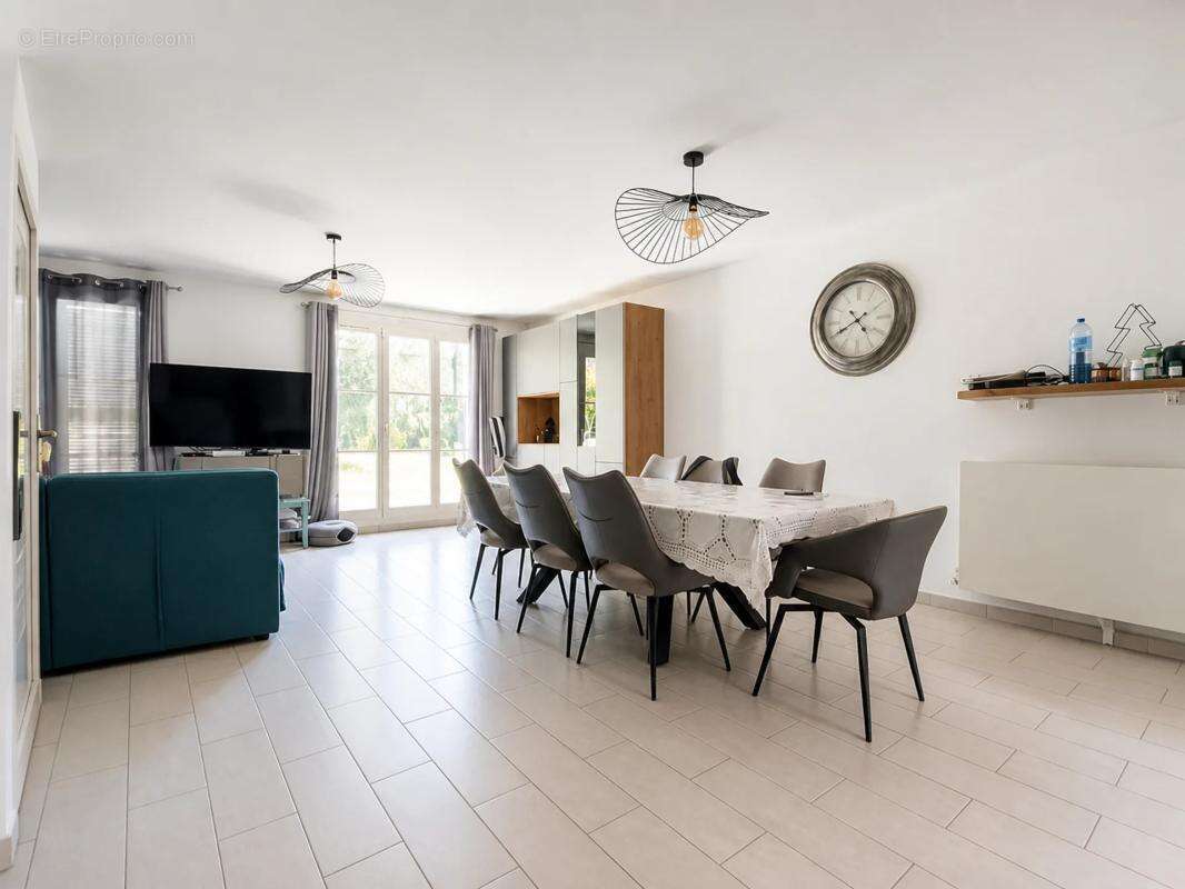 Maison de 7 pièces de 116 m² à Ennery - photo 2