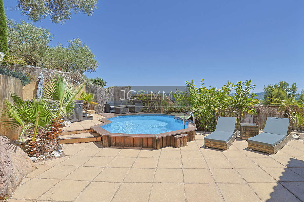 villa individuelle T5 de 117 m2 avec piscine et belle vue dégagée - photo 2