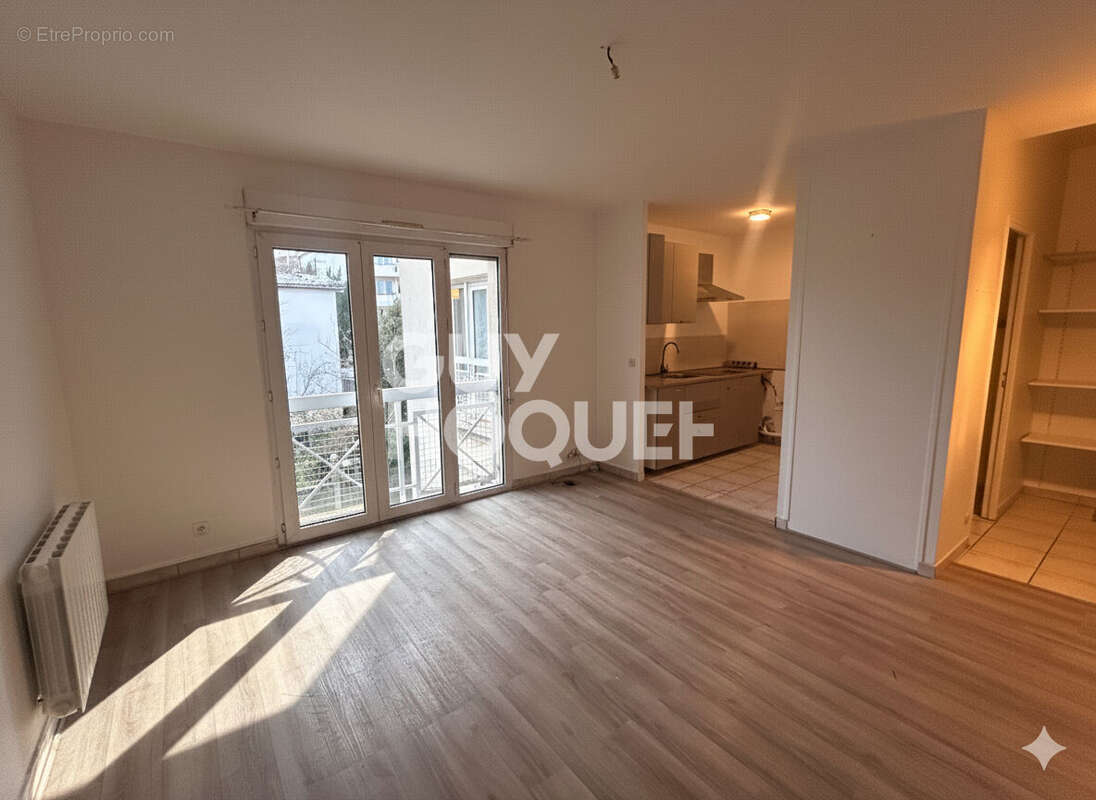 Appartement à LES PAVILLONS-SOUS-BOIS