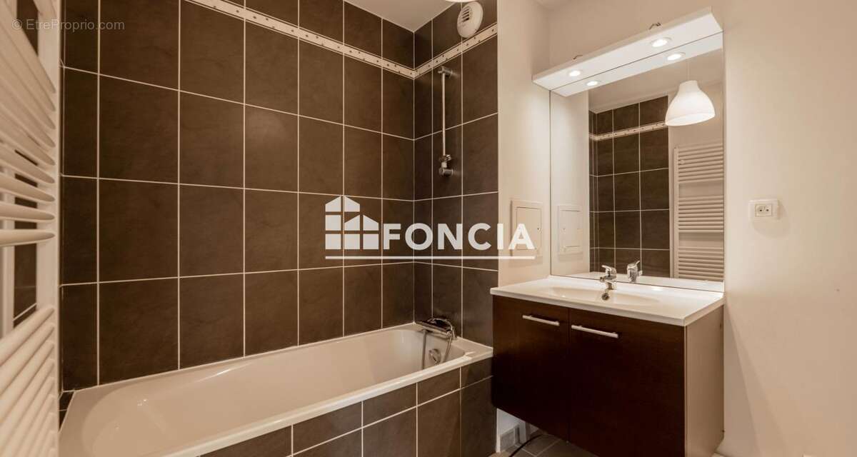 Appartement à CRUSEILLES