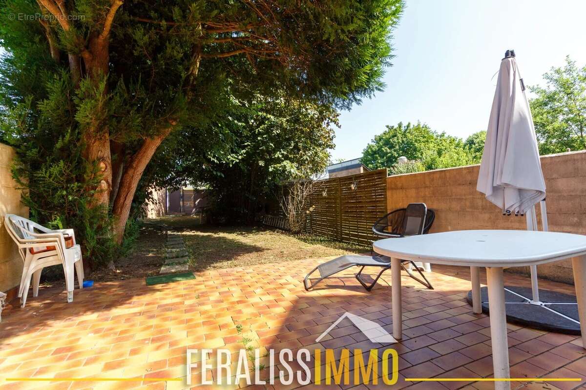 Emplacement recherché, 4 chambres et beau potentiel ! - photo 14