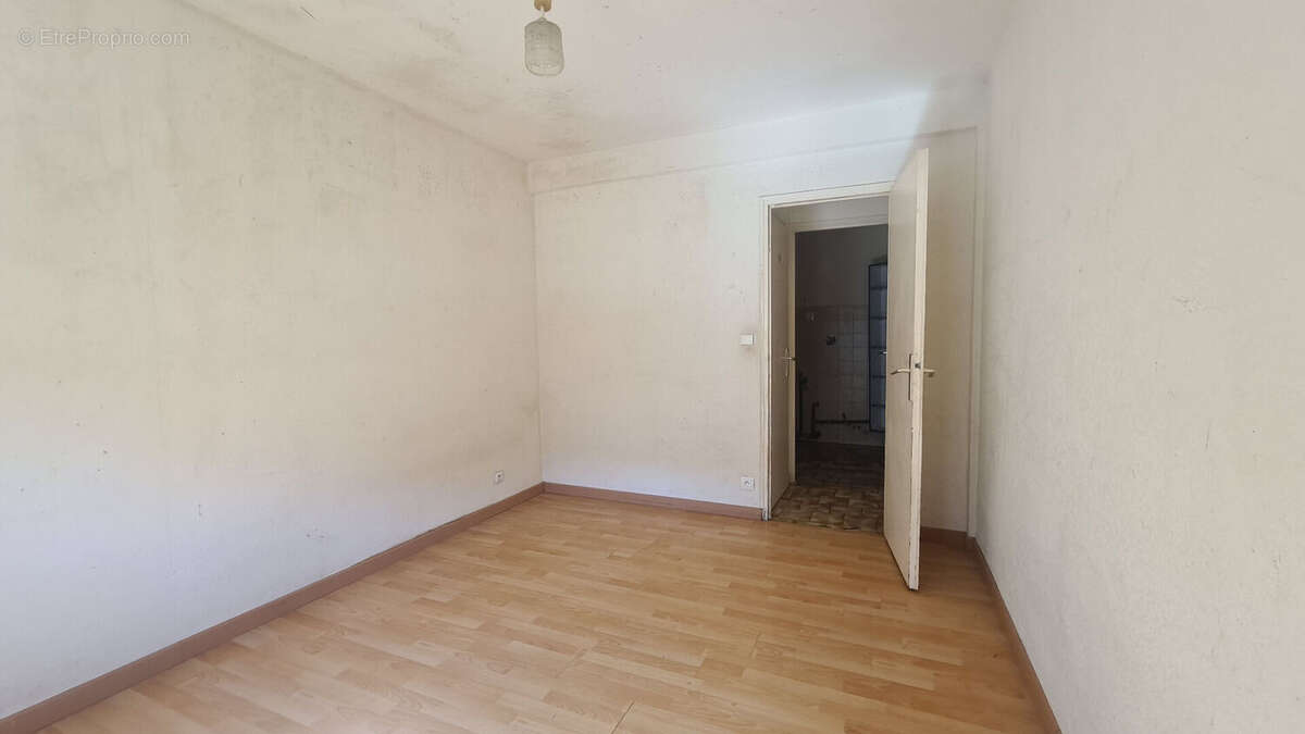 Sète, appartement T3 DE 73 M², Terrasse, cellier, Possibilité d'achat d'un garage en supplément. - photo 9