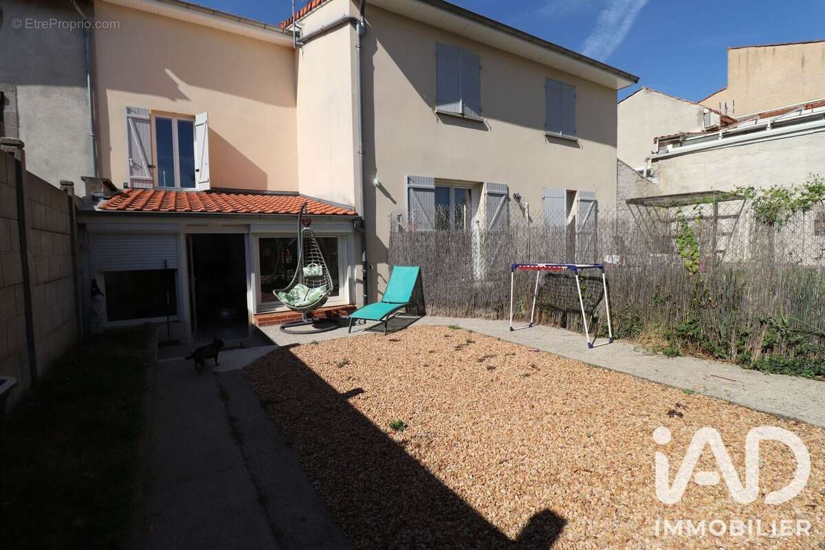 Appartement 220 m² à Pont-Du-Chateau  - photo 2