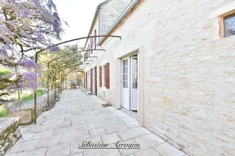Maison en pierre au cœur d’un village du Lot, entre charme, calme et nature - photo 6