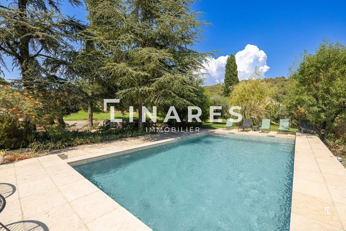 LES COLLINES D'ALLAUCH - Maison T4 de 151m2 - Terrain de 2500m2 - Piscine - Garage - 13190 Allauch - photo 4