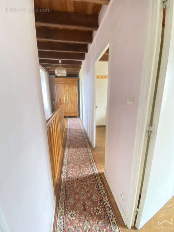 Grande bâtisse de caractère à fort potentiel   225 m2 habitables avec jardins - photo 10