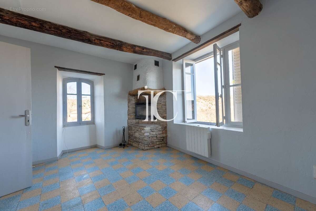 Maison à BERRIAS-ET-CASTELJAU