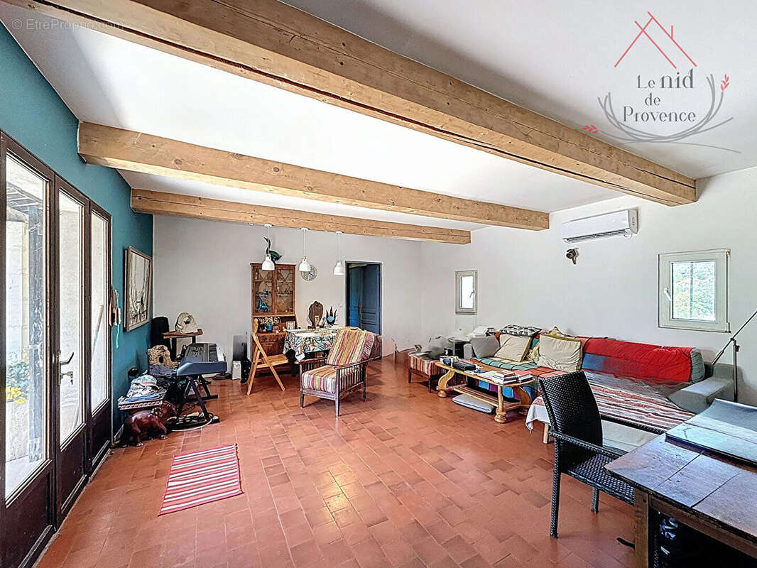 Maison à VENASQUE