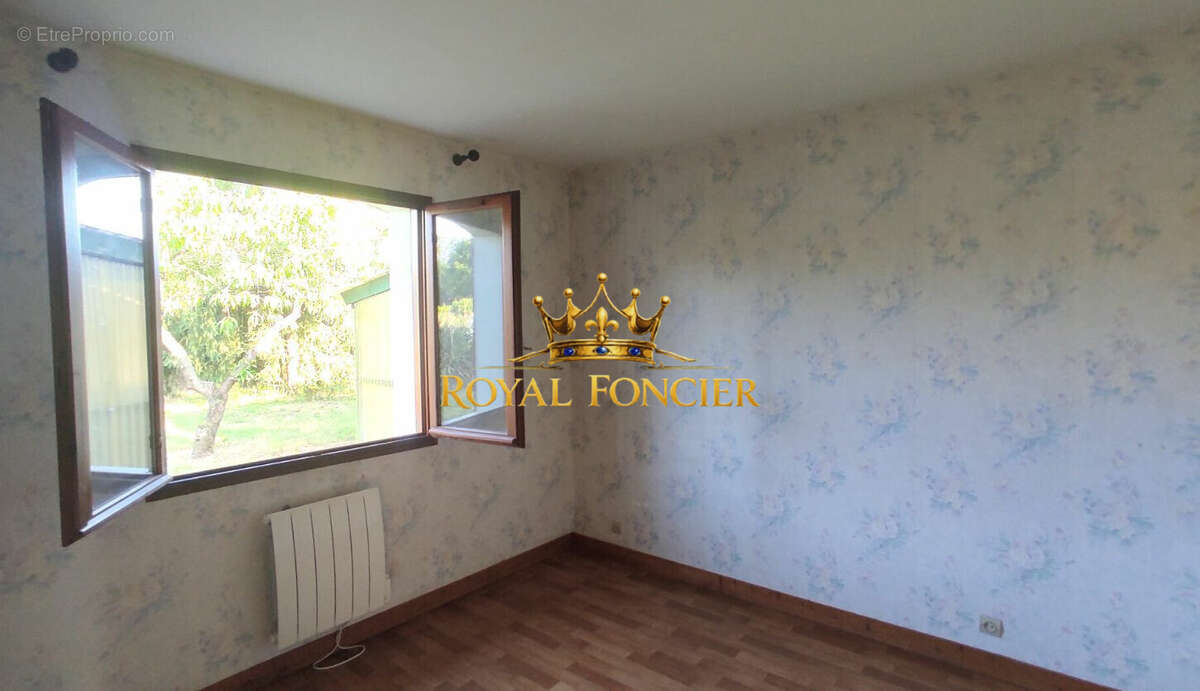 Chambre - Maison à CHATELLERAULT