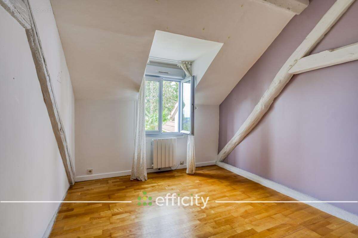 Maison à NEAUPHLE-LE-CHATEAU