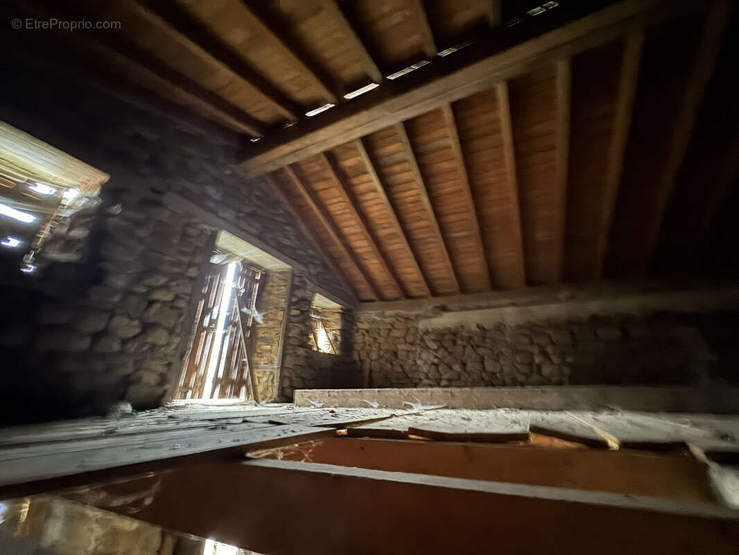 Maison à SAINT-JULIEN-VOCANCE