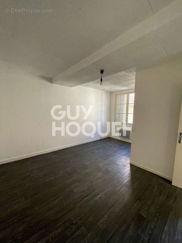 Appartement à COULANGES-LA-VINEUSE