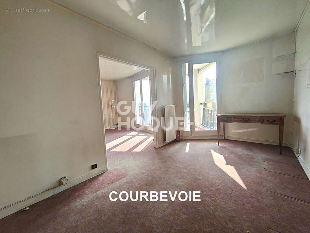 Appartement à COURBEVOIE