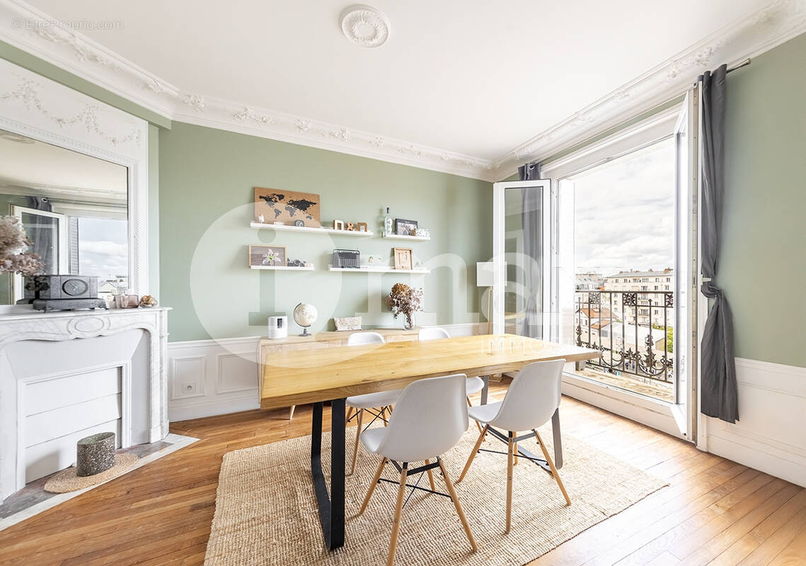Appartement à COURBEVOIE