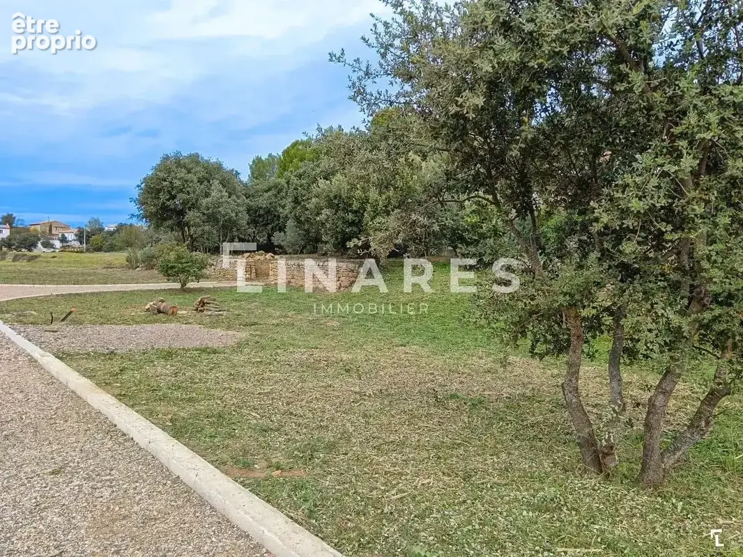 Photo Terrain à Jouques au prix de 165 000€