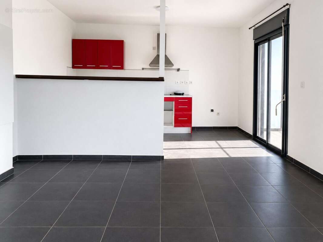 Appartement 76 m² à Saint-Denis  - photo 4