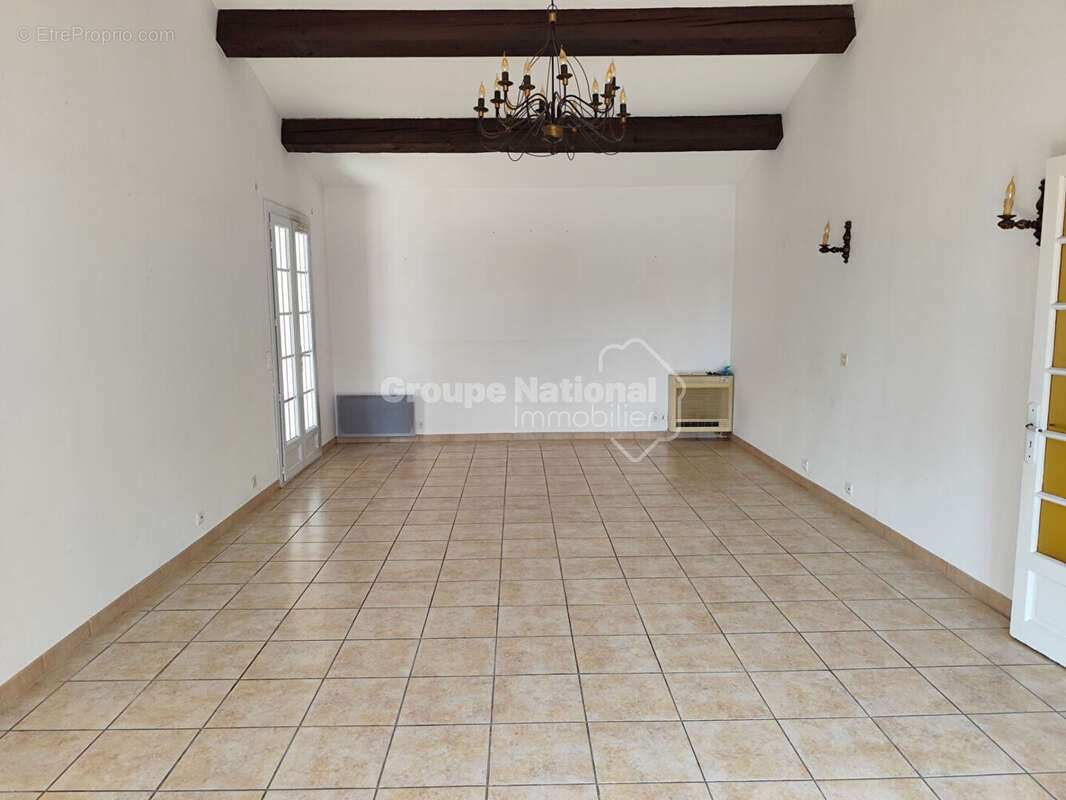 Maison à CAMARET-SUR-AIGUES