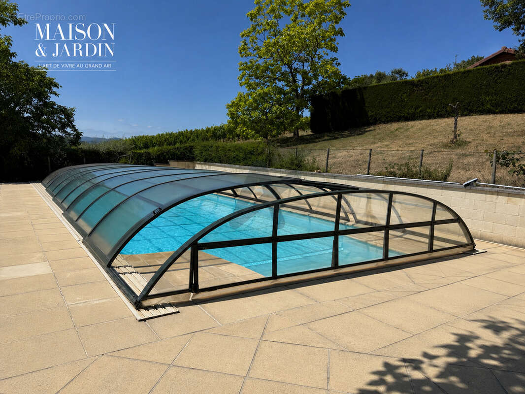 Moiré -Maison familiale avec piscine -vue exceptionnelle- - photo 8