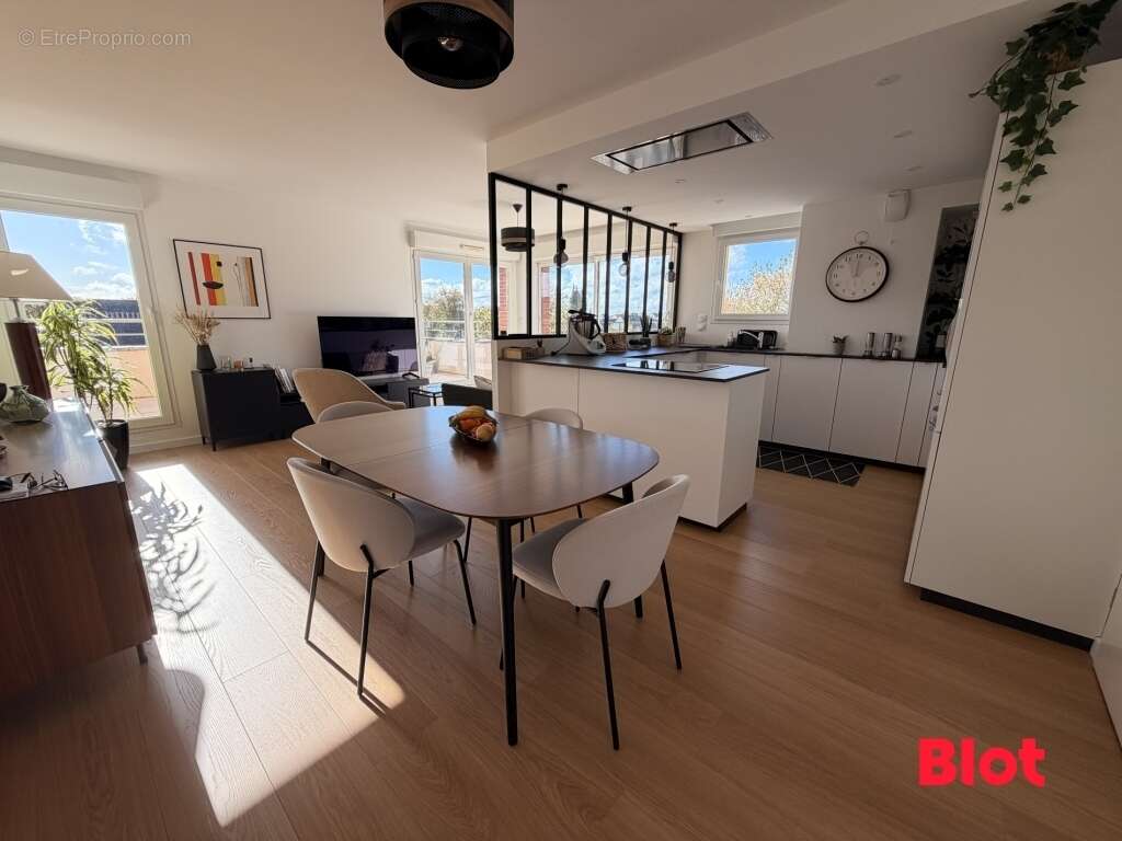 Appartement à VEZIN-LE-COQUET