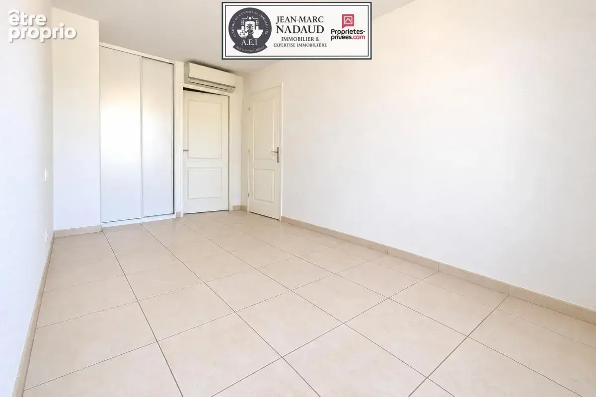 Saint-Raphaël-Vieux Port -T4, 91m2 - grande terrasse - climatisation- 2 grands garages avec espaces de stockage - photo 11
