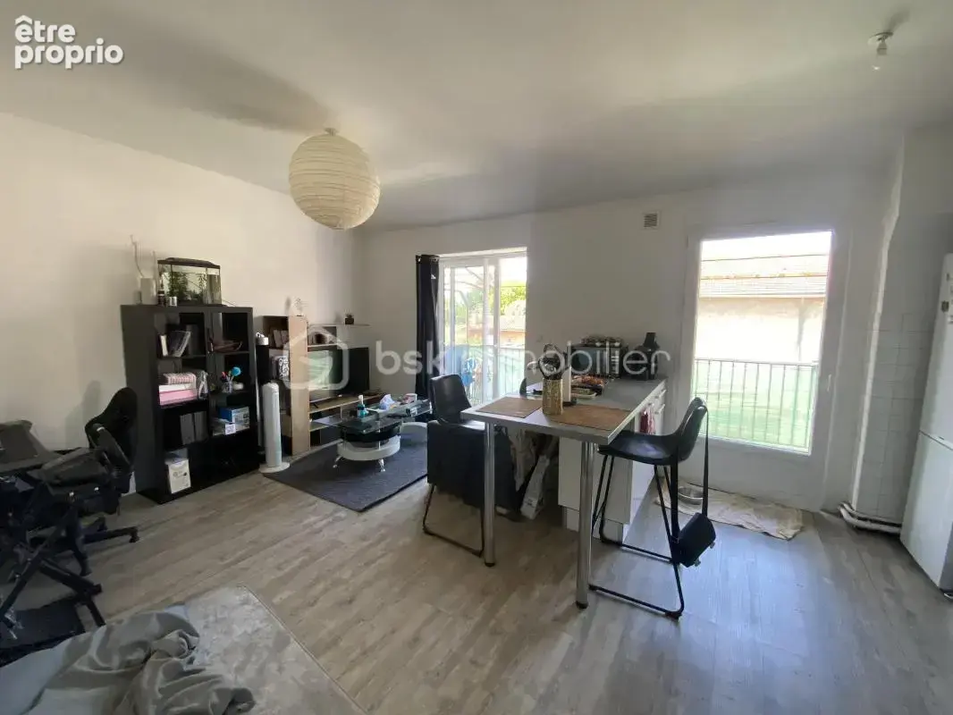 Investisseur: t2 avec balcon , parking loue au cœur du bourg dans petite copropriété - photo 2
