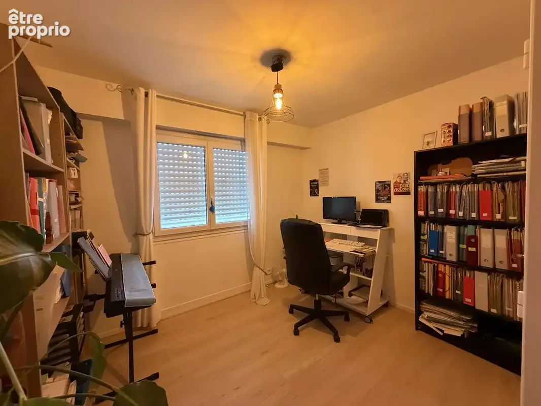 Auxerre - F3 vendu loué avec balcon, cave et garage - photo 4