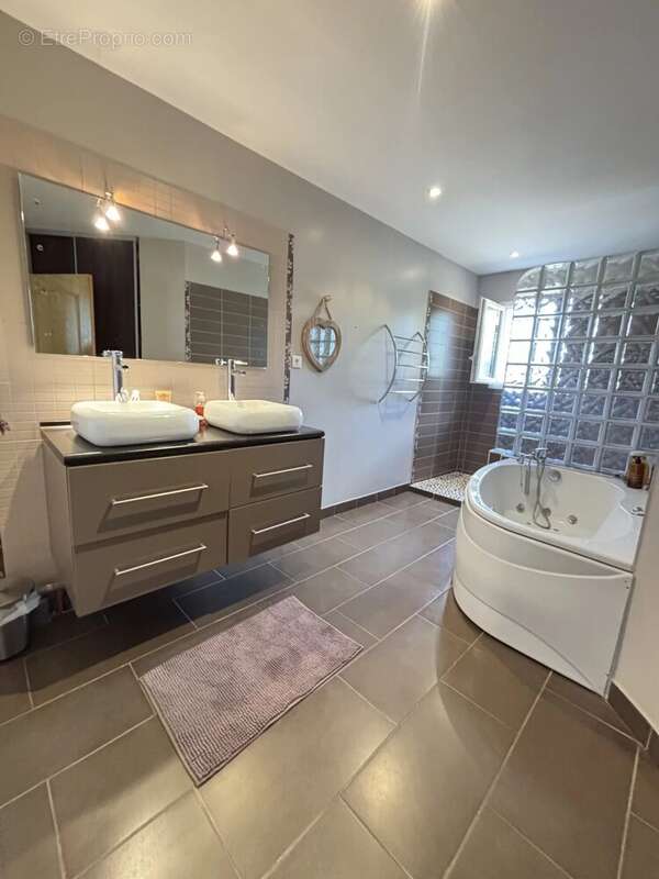 Maison contemporaine  de 150m² POMPORT avec piscine - photo 12