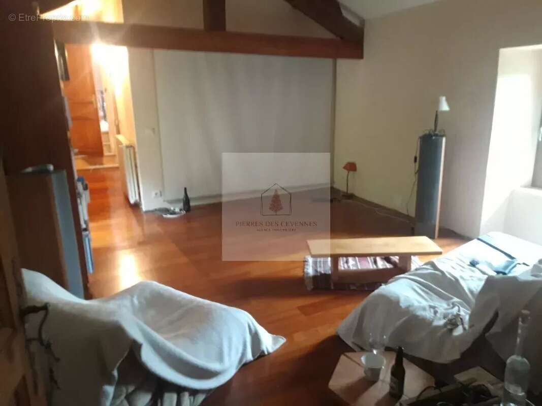 Maison à LE COLLET-DE-DEZE