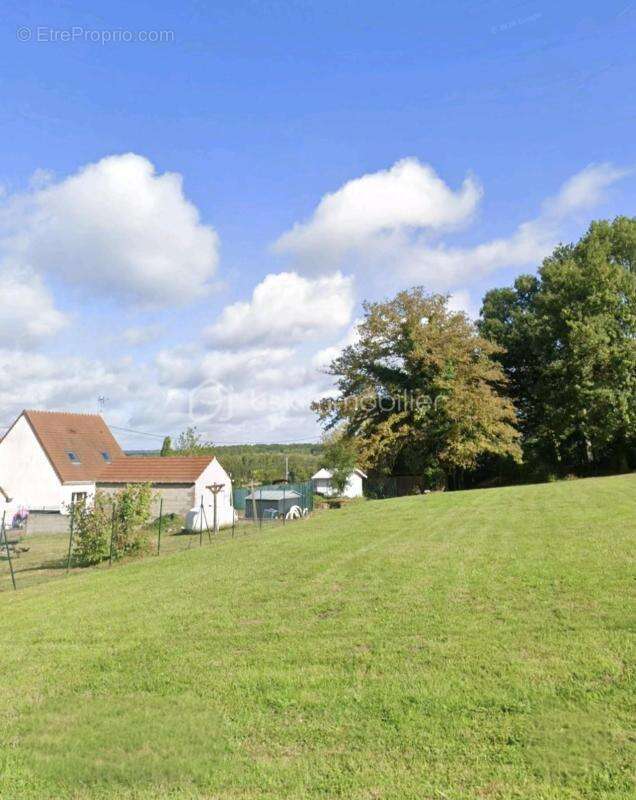 Terrain à SAINT-MAURICE-MONTCOURONNE