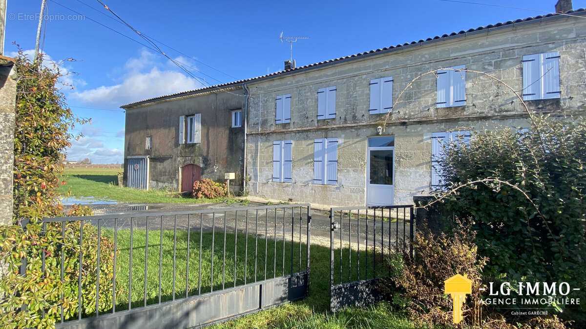 Maison à CHENAC-SAINT-SEURIN-D'UZET
